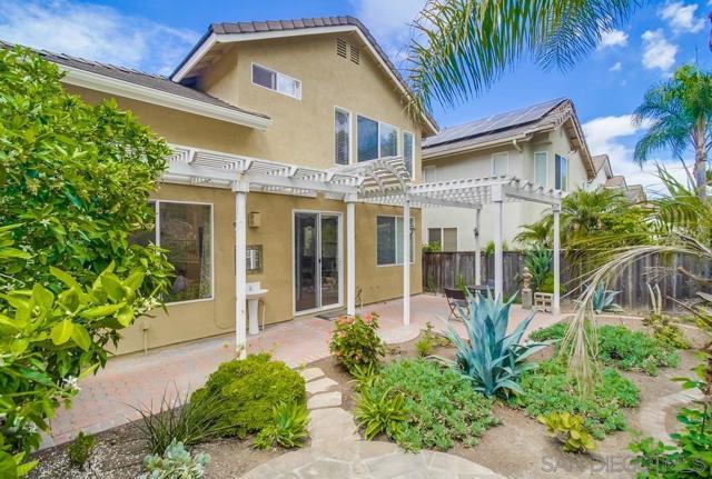 13837 Fontanelle Pl, San Diego CA: https://media.crmls.org/mediaz/3cd25eaa-dd66-4839-b178-f23cb7d1f361.jpg