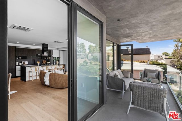 1618 Hilts Avenue, Los Angeles CA: https://media.crmls.org/mediaz/3cd42b18-1323-43ed-af17-0b0e6d90510a.jpg
