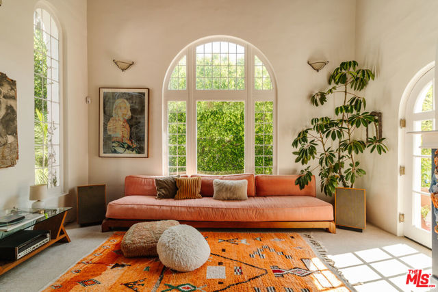 5163 Franklin Avenue, Los Angeles CA: https://media.crmls.org/mediaz/3cd4d1d1-d1f8-4516-9b3e-b3c229f379cb.jpg