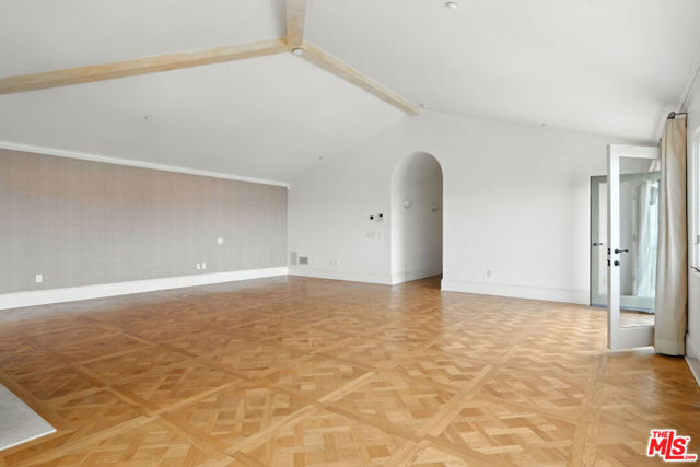 1675 Woods Drive, Los Angeles CA: https://media.crmls.org/mediaz/3cd509e4-4e8e-4b50-b1ad-ed18d5cda823.jpg