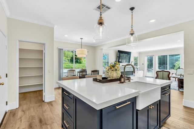 Detail Gallery Image 8 of 53 For 1404 Logan Ct, Escondido,  CA 92027 - 5 Beds | 4 Baths