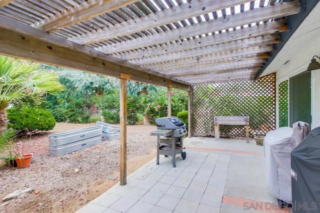 16820 Orchard Bend Rd, Poway CA: https://media.crmls.org/mediaz/3cd57d5a-e539-4f94-8c4c-0915016fc6bf.jpg