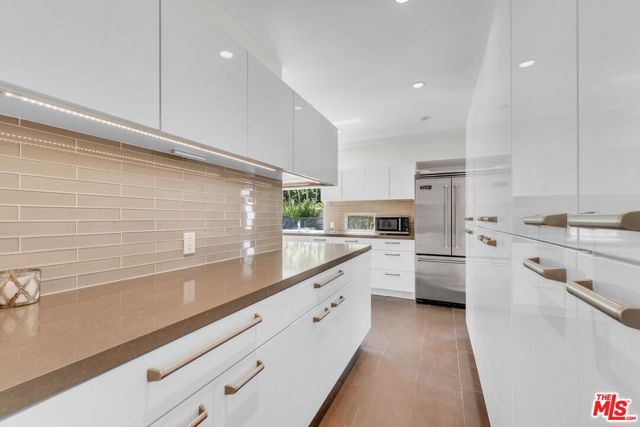 15514 CASIANO Court, Los Angeles CA: https://media.crmls.org/mediaz/3cd6ed6c-e140-4fab-ab42-bd524cb5d15e.jpg