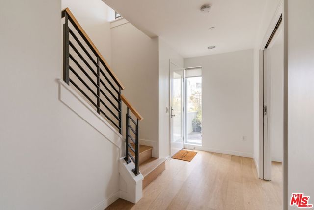 310 Washington Boulevard, Marina del Rey CA: https://media.crmls.org/mediaz/3cd6f67a-1524-4bd1-995b-09eb203272d8.jpg