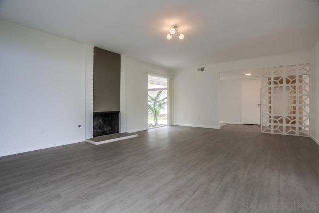 7255 Via Capri, La Jolla CA: https://media.crmls.org/mediaz/3cd7632a-12d2-4713-a45c-1e979f8977eb.jpg