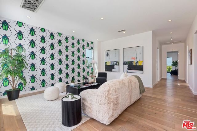 3571 Colonial Avenue, Los Angeles CA: https://media.crmls.org/mediaz/3cd78242-177f-44a6-998b-8304d4ae4d1e.jpg