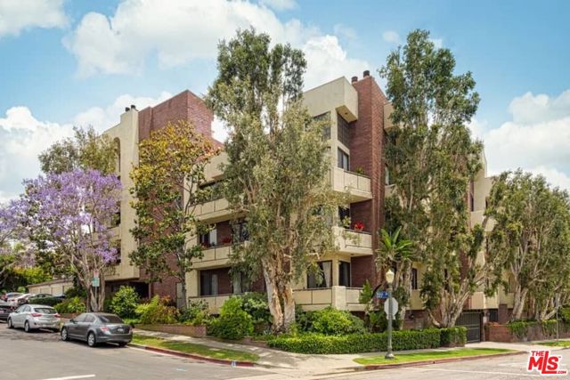 10794 Wilkins Avenue, Los Angeles CA: https://media.crmls.org/mediaz/3cd7f1b3-8028-4165-9e74-603d93449d3b.jpg