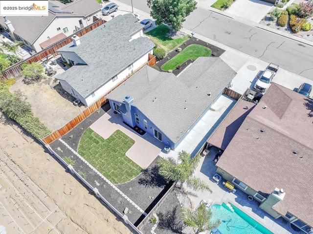 668 Miller Dr, Oakley CA: https://media.crmls.org/mediaz/3cd840bc-1a3d-4554-88ac-17eb1930a626.jpg