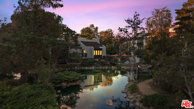 9206 Summertime Lane, Culver City CA: https://media.crmls.org/mediaz/3cd87400-c873-4e28-a74c-9ce4f6d7c80b.jpg
