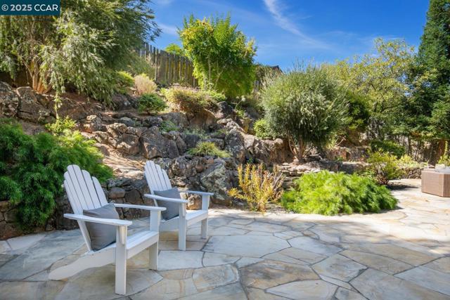 1555 Pebblebrook Ct, Walnut Creek CA: https://media.crmls.org/mediaz/3cd8c7da-7f93-432c-a685-e31ef9fcad11.jpg