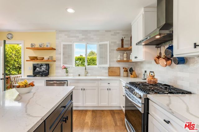 11521 Segrell Way, Culver City CA: https://media.crmls.org/mediaz/3cd962c9-31e1-42ee-869d-a8acda1dd547.jpg