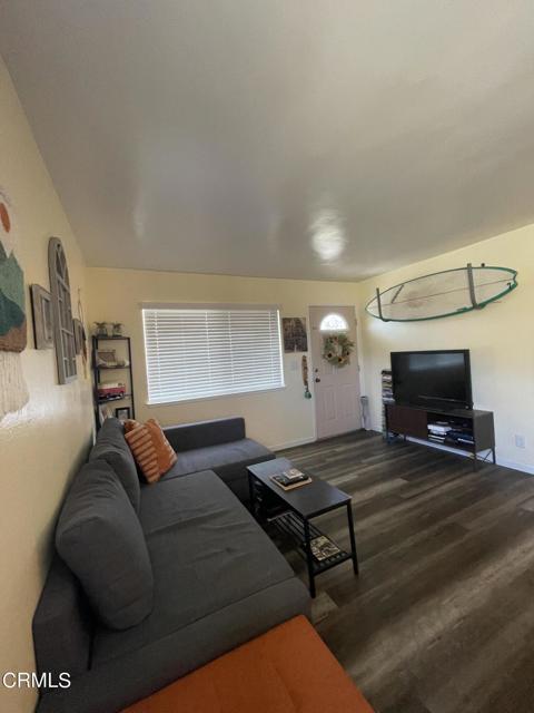 Detail Gallery Image 5 of 7 For 1213 Chalmette Ave, Ventura,  CA 93003 - 2 Beds | 1 Baths