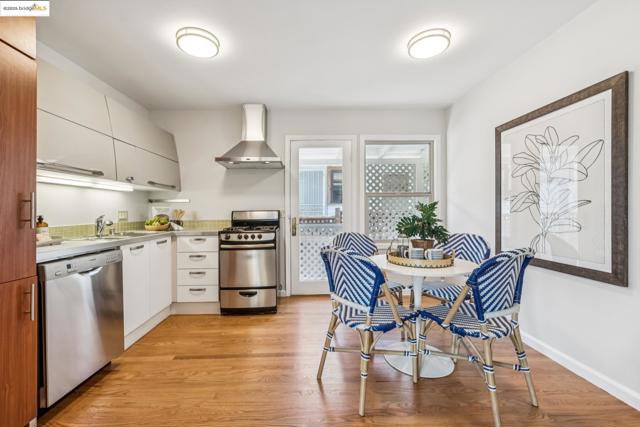 1708 Derby St, Berkeley CA: https://media.crmls.org/mediaz/3cda46a4-d02e-4bb9-a9ec-a273f69aa458.jpg