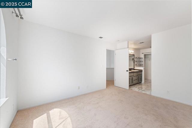 219 Sea Crest Cir, Vallejo CA: https://media.crmls.org/mediaz/3cda71e6-259e-472d-a93a-0cef704adc27.jpg