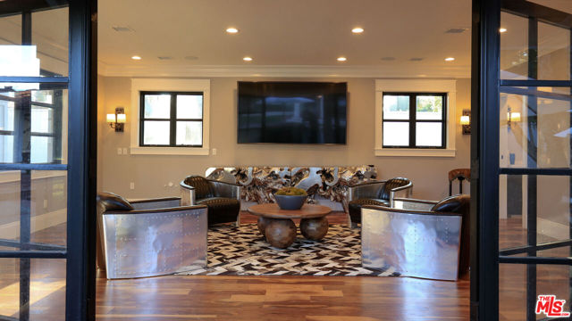 18625 Wells Drive, Tarzana CA: https://media.crmls.org/mediaz/3cda9a96-9d05-451f-bac4-d549bfeecc1a.jpg