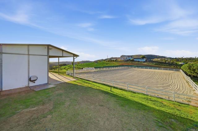 Detail Gallery Image 23 of 40 For 1925 Robinhood Rd, Vista,  CA 92084 - 5 Beds | 4/1 Baths