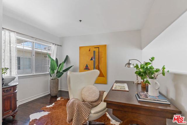3743 S Canfield Avenue, Los Angeles CA: https://media.crmls.org/mediaz/3cdac26a-655e-4c79-b971-cac8d98a327b.jpg