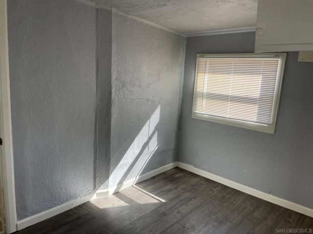 406 E Plaza Blvd, National City CA: https://media.crmls.org/mediaz/3cdb1a60-4ef4-4f87-94e9-7253edbe6161.jpg