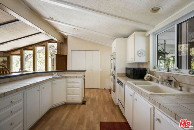 54 Robin Hood Place photo 11