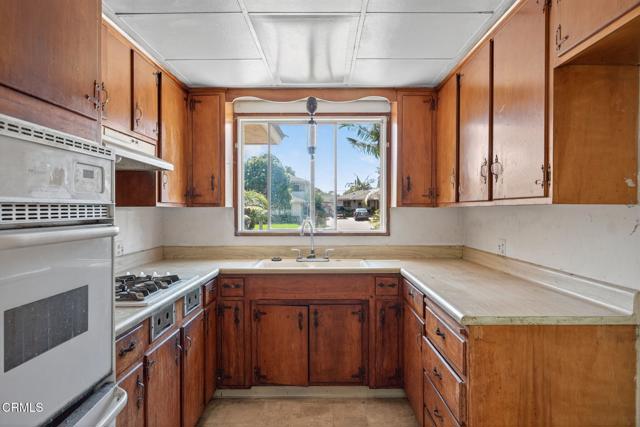 286 Homer Avenue, Ventura CA: https://media.crmls.org/mediaz/3cdb63bc-1004-4fa9-920b-119cba4c1be7.jpg