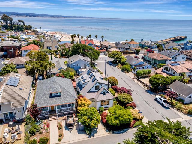 5005 Emerald Street, Capitola CA: https://media.crmls.org/mediaz/3cdbc88a-26b4-4bf3-8e1b-748fee726af7.jpg