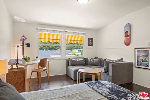 11121 Franklin Avenue, Culver City CA: https://media.crmls.org/mediaz/3cdc14d7-3e31-4fbb-996b-7edd43a26ffa.jpg