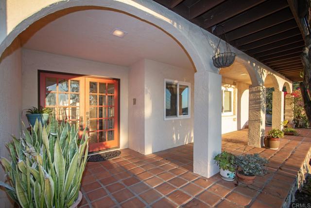 Detail Gallery Image 4 of 60 For 1330 Sugarbush Dr, Vista,  CA 92084 - 4 Beds | 3 Baths