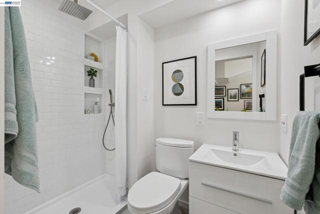 6801 ARMOUR DRIVE, Oakland CA: https://media.crmls.org/mediaz/3cdd01dc-5073-4bd4-9e59-4502721c36d4.jpg