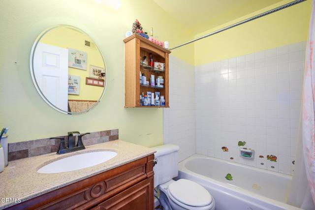 2209 Aspenpark Court, Thousand Oaks CA: https://media.crmls.org/mediaz/3cdd0847-98f0-42a9-acfb-cd08b416eab1.jpg