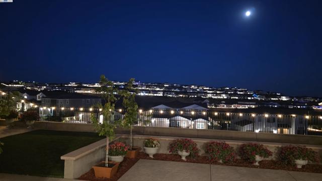 4709 Iron Bird Dr, Folsom CA: https://media.crmls.org/mediaz/3cdd2b73-f45a-46a3-a9b0-07242b64800d.jpg