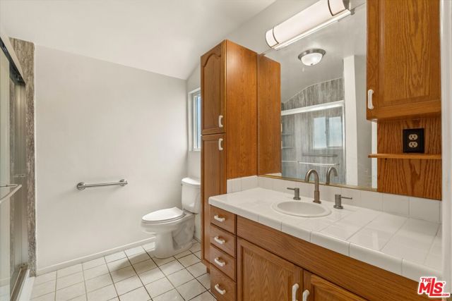 9313 Hayvenhurst Avenue, North Hills CA: https://media.crmls.org/mediaz/3cdd6813-e3d6-4eb9-be8d-cc70116f2008.jpg