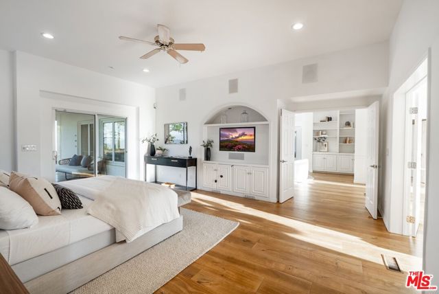 21965 Saddle Peak Road, Topanga CA: https://media.crmls.org/mediaz/3cdd8c32-03a3-4335-b0ad-1271d342882d.jpg