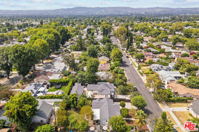 7048 Zelzah Avenue photo 36