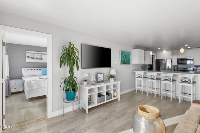 275 E Surfside Drive, Port Hueneme CA: https://media.crmls.org/mediaz/3cde3cbc-fd6d-4253-b0df-27b4238f8707.jpg