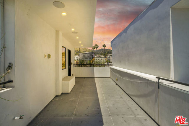 1445 1/4 N Martel Avenue, Los Angeles CA: https://media.crmls.org/mediaz/3cde78e3-238c-43b4-8919-6ff2d0542697.jpg
