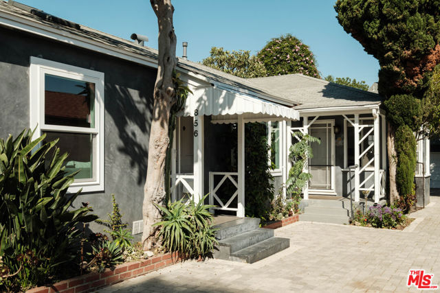 856 858 Coeur D Alene Avenue, Venice CA: https://media.crmls.org/mediaz/3cde9acb-03e6-4d7a-abdf-f1b29fd95f08.jpg