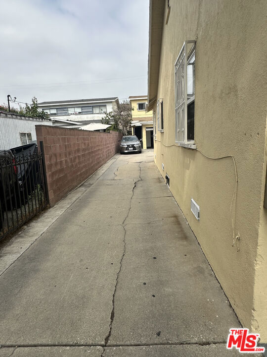 10019 Burin Avenue, Inglewood CA: https://media.crmls.org/mediaz/3cdf4aab-3d7a-4c20-b2dd-0a3b46213491.jpg