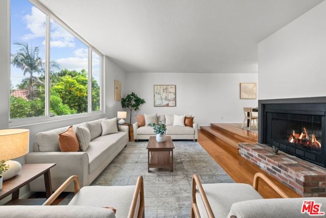 5840 Etiwanda Avenue, Tarzana CA: https://media.crmls.org/mediaz/3ce057ae-b366-485f-8455-e378dad9b820.jpg