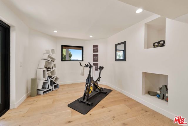 1648 Summitridge, Beverly Hills CA: https://media.crmls.org/mediaz/3ce06e4f-feb4-4975-afc3-bdfe9e75bf1e.jpg
