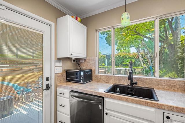 6677 W 88th St, Los Angeles CA: https://media.crmls.org/mediaz/3ce21ddd-1e5c-4740-b4a7-89f333955018.jpg