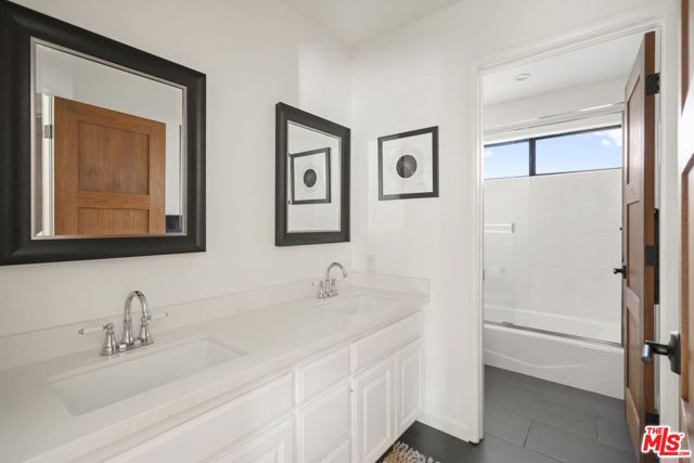3418 Dorothy Road, Topanga CA: https://media.crmls.org/mediaz/3ce26f21-34c2-4e9f-9ec0-a79f6dddca3e.jpg