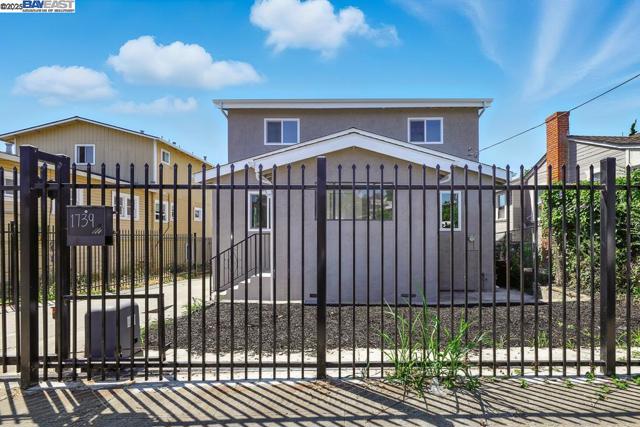 1739 E 22Nd St, Oakland CA: https://media.crmls.org/mediaz/3ce38613-e9e6-4d79-bf9f-947c775f24bf.jpg