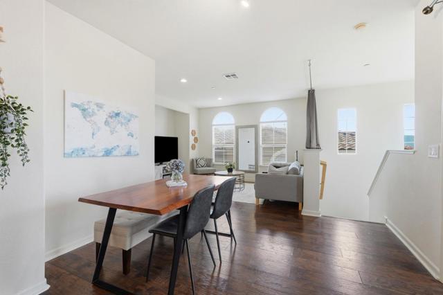 568 Altino Boulevard, San Jose CA: https://media.crmls.org/mediaz/3ce3d3a7-143d-45c9-9554-5fc03a057eb6.jpg