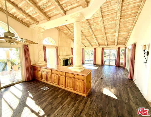 20776 Big Rock Drive, Malibu CA: https://media.crmls.org/mediaz/3ce3e463-7df8-4545-86f9-0e29ba315873.jpg