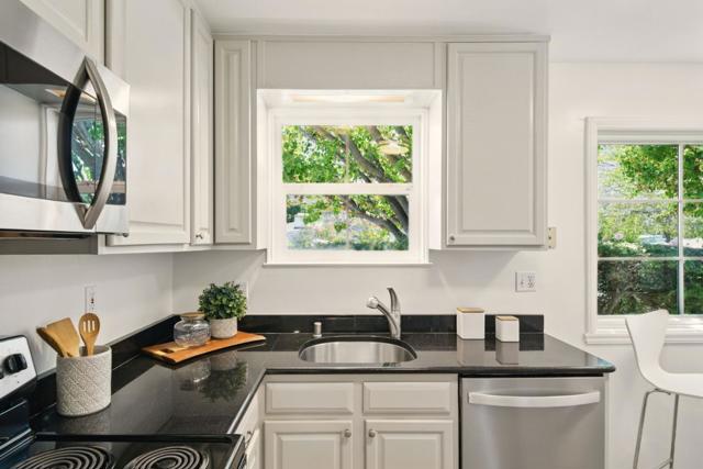 1405 Oakhurst Avenue, San Carlos CA: https://media.crmls.org/mediaz/3ce481c5-bd5b-4d82-ba95-d1e0c01ba174.jpg