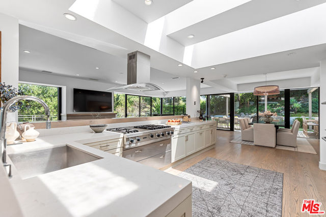15941 Skytop Road, Encino CA: https://media.crmls.org/mediaz/3ce4f39e-40fe-4027-bd02-7d0298c5b72b.jpg