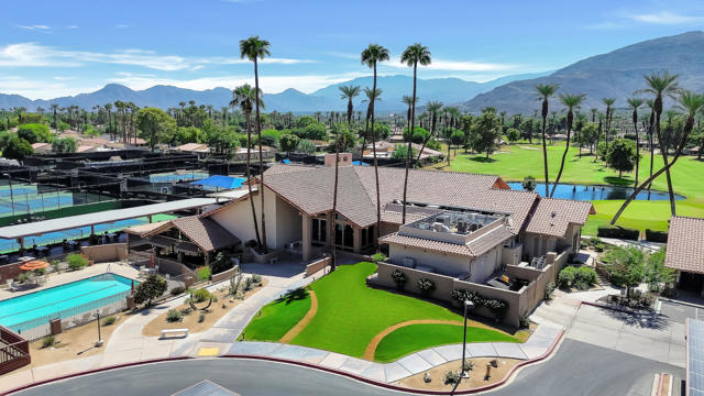 26 Majorca Drive, Rancho Mirage CA: https://media.crmls.org/mediaz/3ce52f3c-7de3-4dc4-9a36-a07248f67937.jpg
