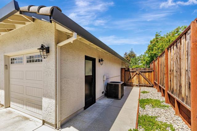 640 S Ridgemark Drive, Hollister CA: https://media.crmls.org/mediaz/3ce5a637-a71f-4918-a608-2074c4955033.jpg