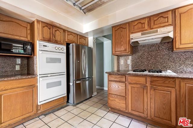 217 S Le Doux Road, Beverly Hills CA: https://media.crmls.org/mediaz/3ce687b9-8767-4e37-a8d7-1bed155e2754.jpg