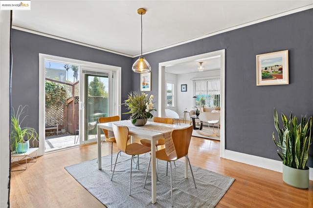 2201 Spaulding Ave, Berkeley CA: https://media.crmls.org/mediaz/3ce68d46-9740-48e5-afe6-7d295156c1d7.jpg